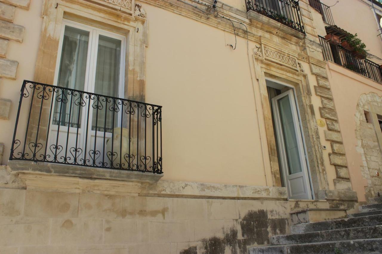 Baroni Giampiccolo Suite Ragusa Bagian luar foto