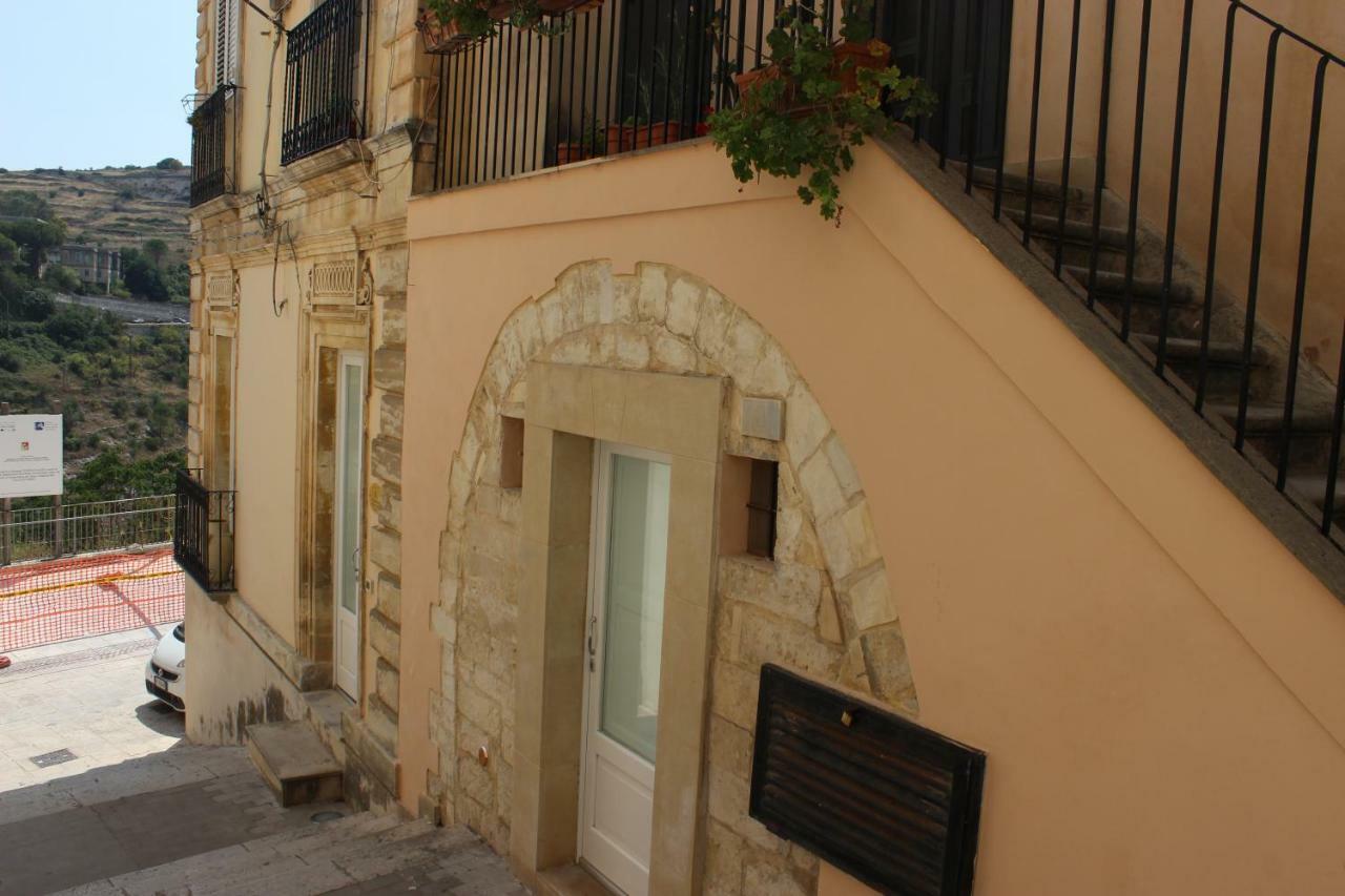 Baroni Giampiccolo Suite Ragusa Bagian luar foto